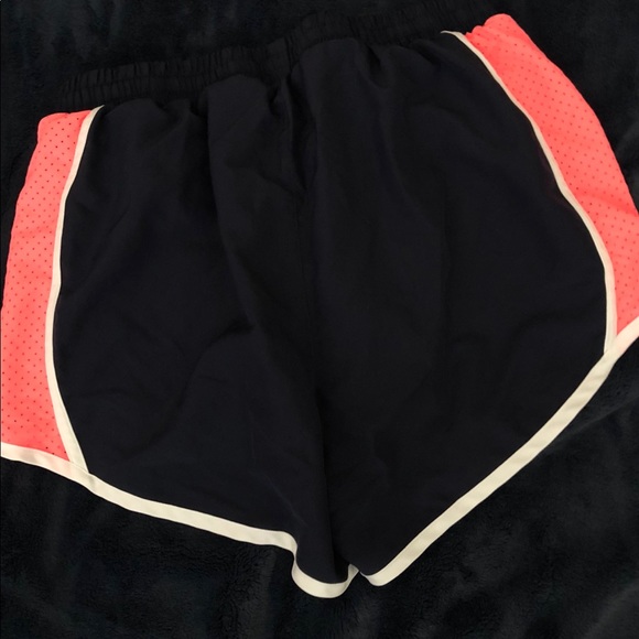 Under armour shorts size XS navy blue with pink - Picture 4 of 4
